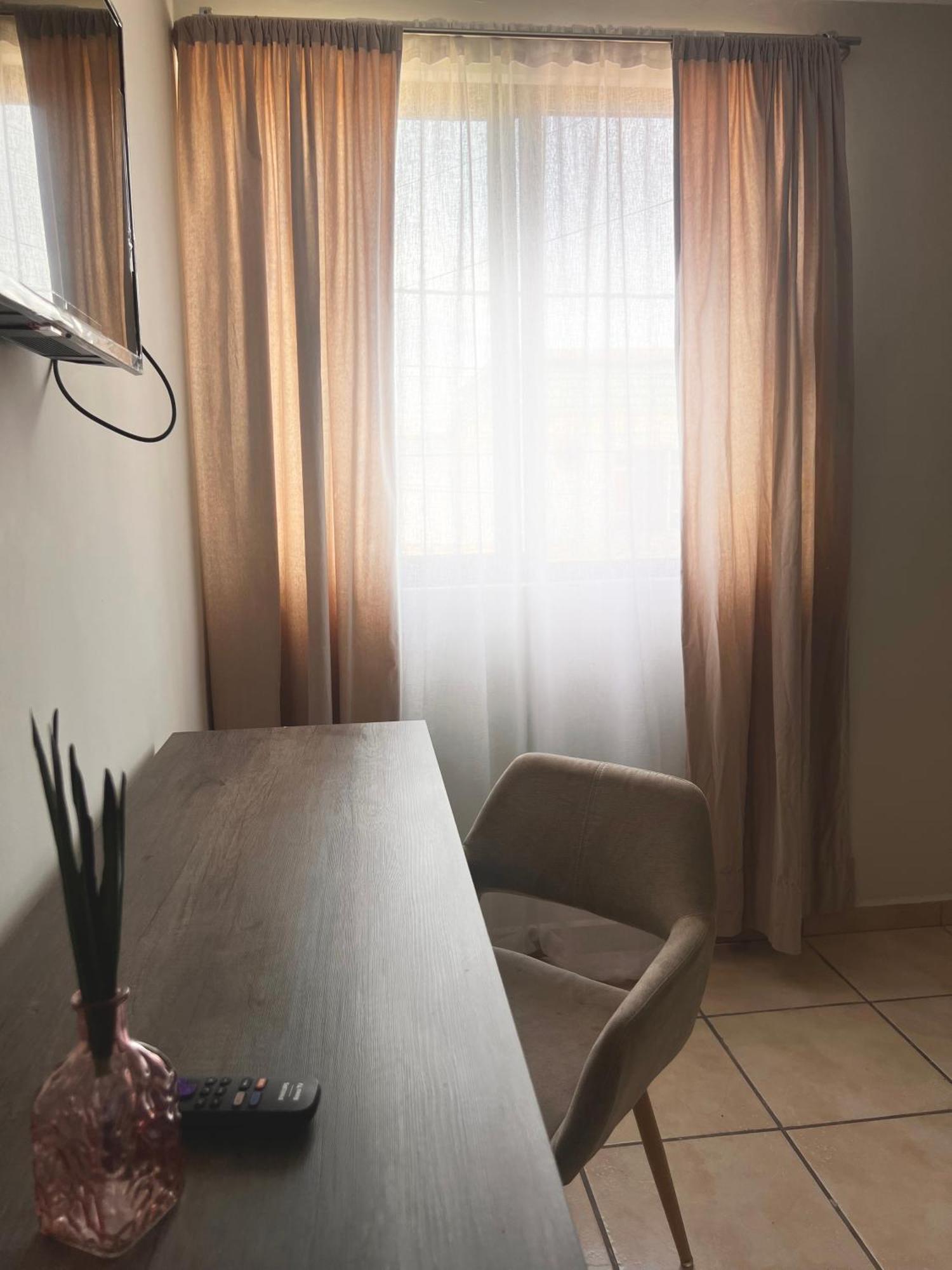 Suites Ciento 37 León Eksteriør bilde