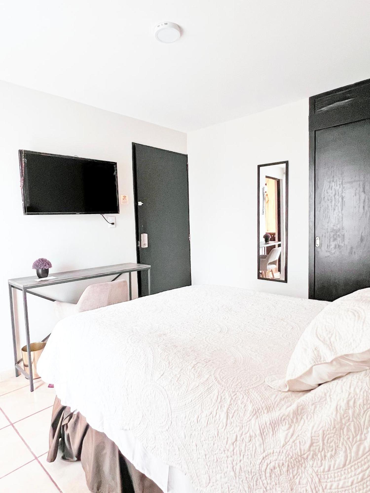 Suites Ciento 37 León Eksteriør bilde