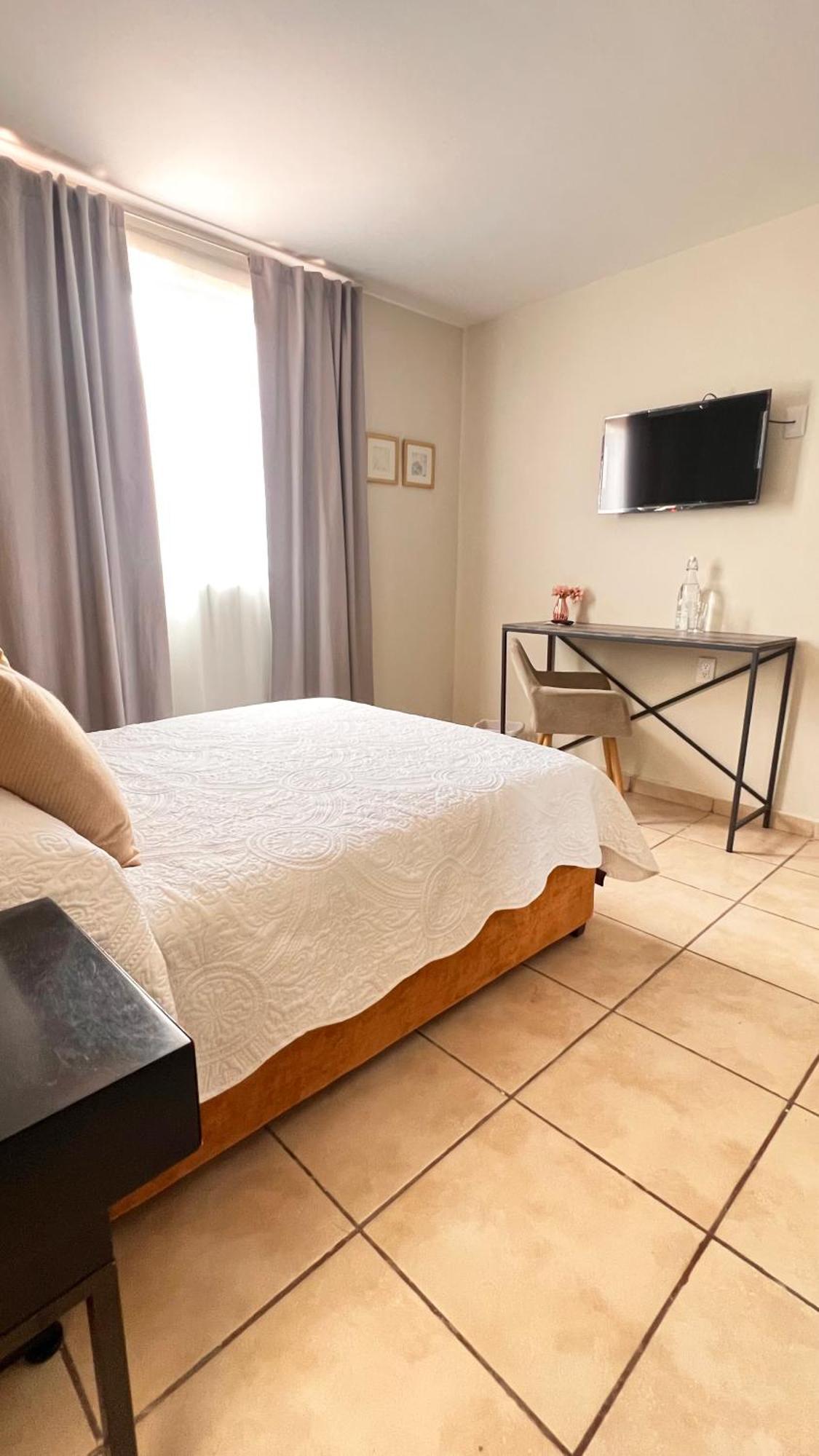 Suites Ciento 37 León Eksteriør bilde